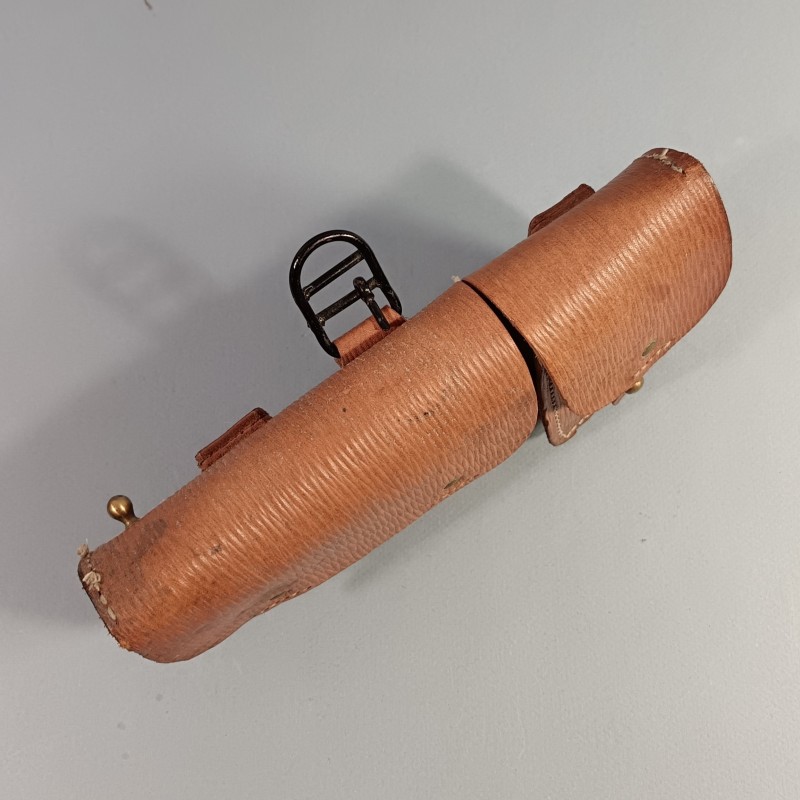 CARTOUCHIERE MODELE 1935 / 1937 COTE GAUCHE COULEUR FAUVE CUIR STRIE TAMPONNEE 1 er TRIMESTRE 1940